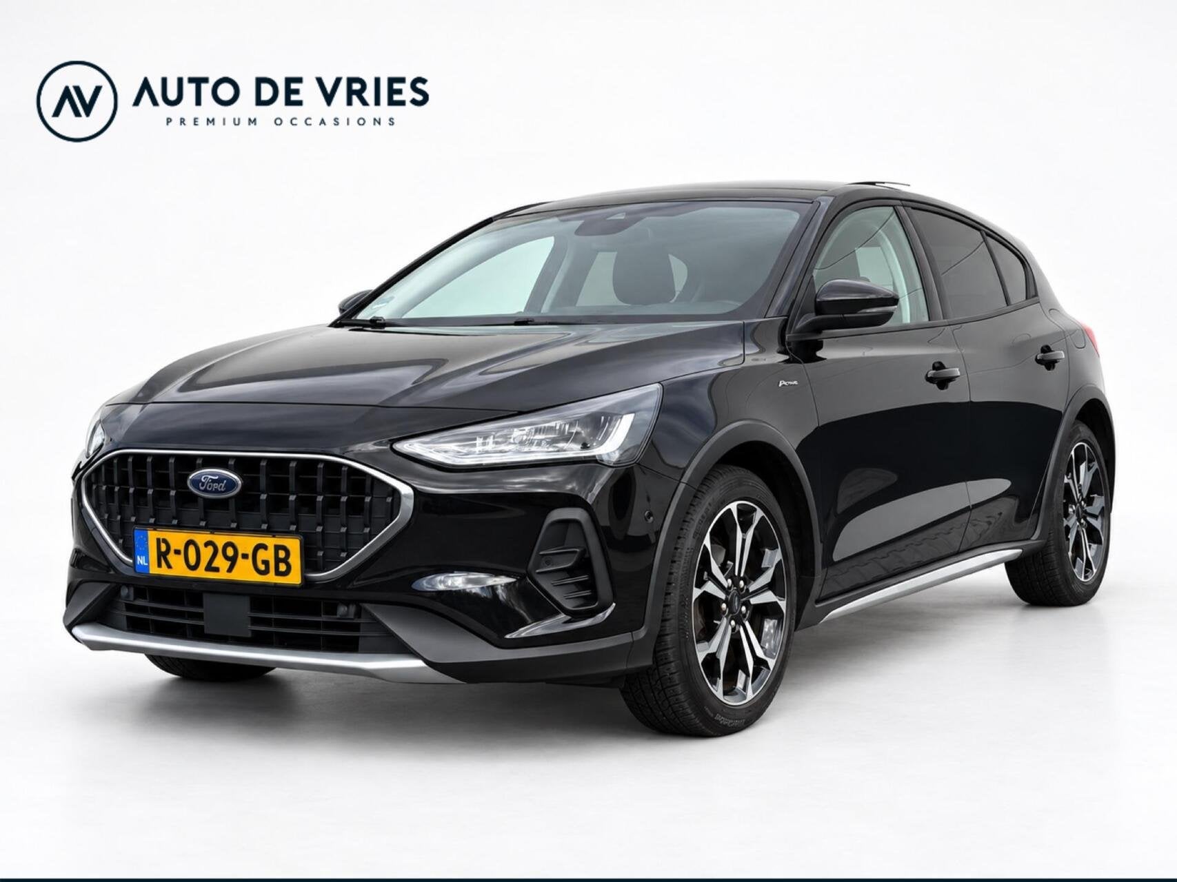 Ford Focus 1.0 EcoBoost 125pk Hybrid Active Vignale | Leder, 125 pk, Gebruikt, Zwart, Bedrijf
