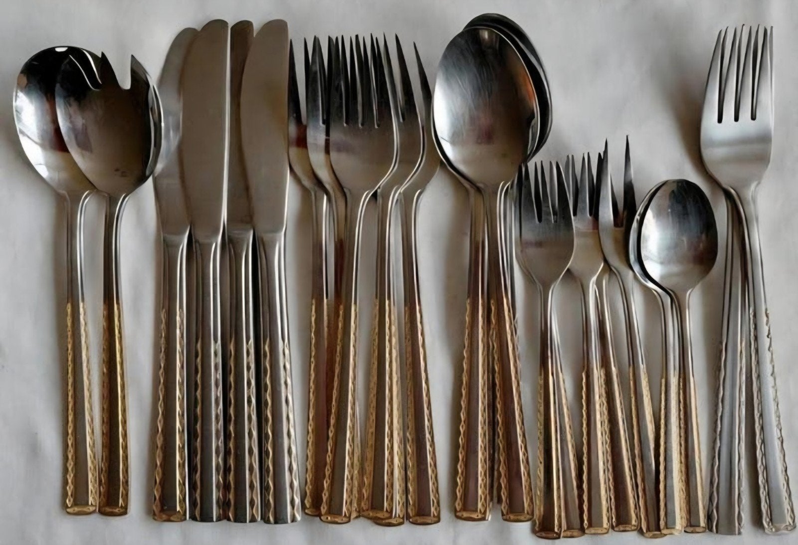 Bestek Rostfrei gouden relief versieringen platte handvatte, Huis en Inrichting, Ophalen of Verzenden