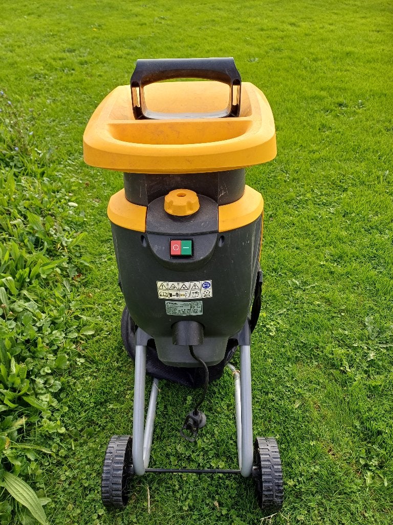 Stiga 2200 versnipperaar, Tuin en Terras, Ophalen of Verzenden, Zo goed als nieuw, Stiga met opvangbak, Met opvangzak
