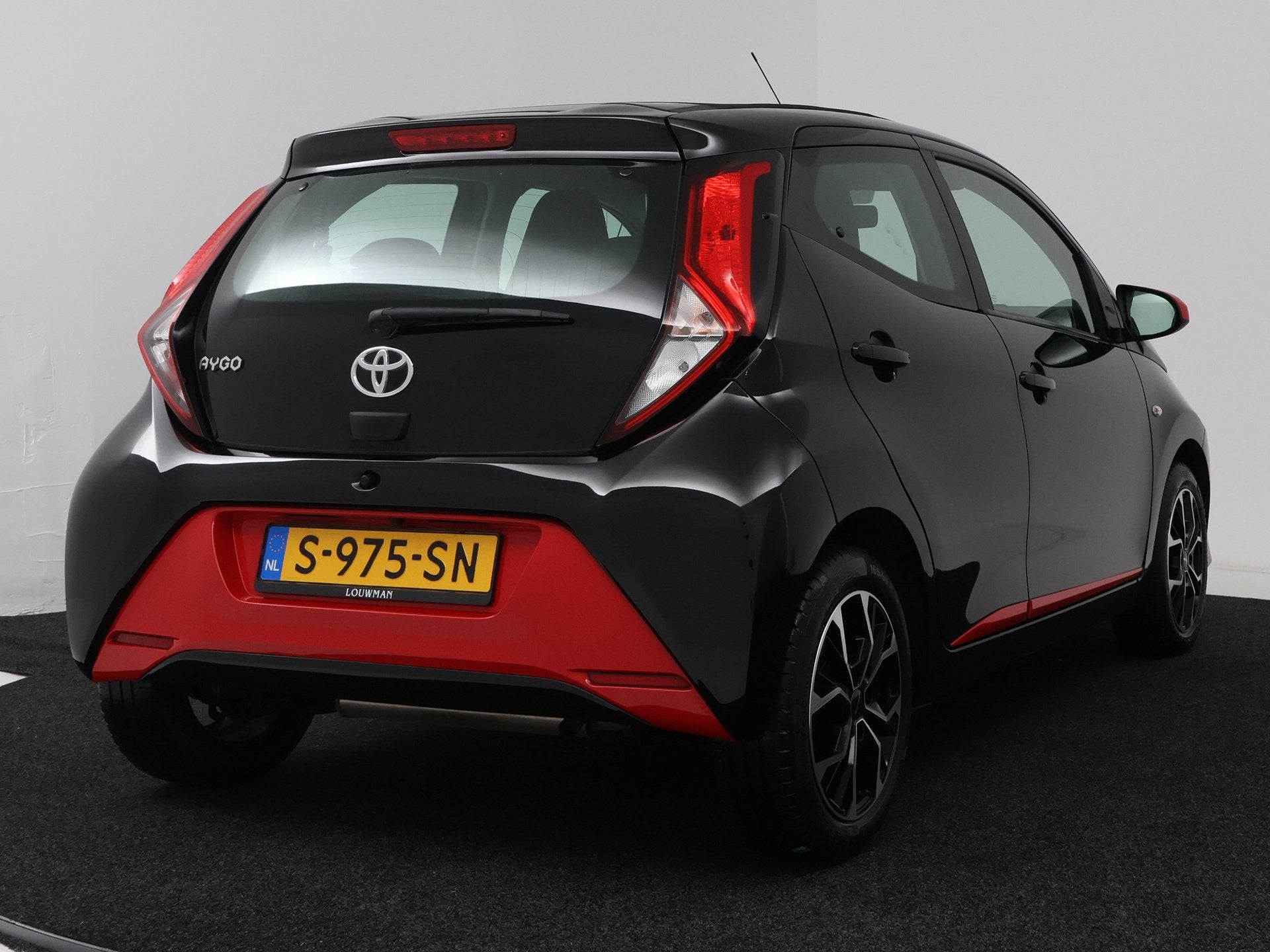 Toyota Aygo 1.0 VVT-i x-play | Cabriodak | Camera | Carplay, Voorwielaandrijving, Stof, Gebruikt, Euro 6