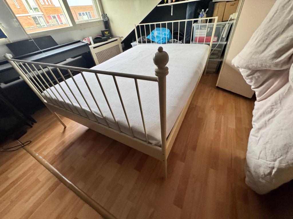 White bed ikea 140*200, Ophalen, Wit, Tweepersoons, 140 cm