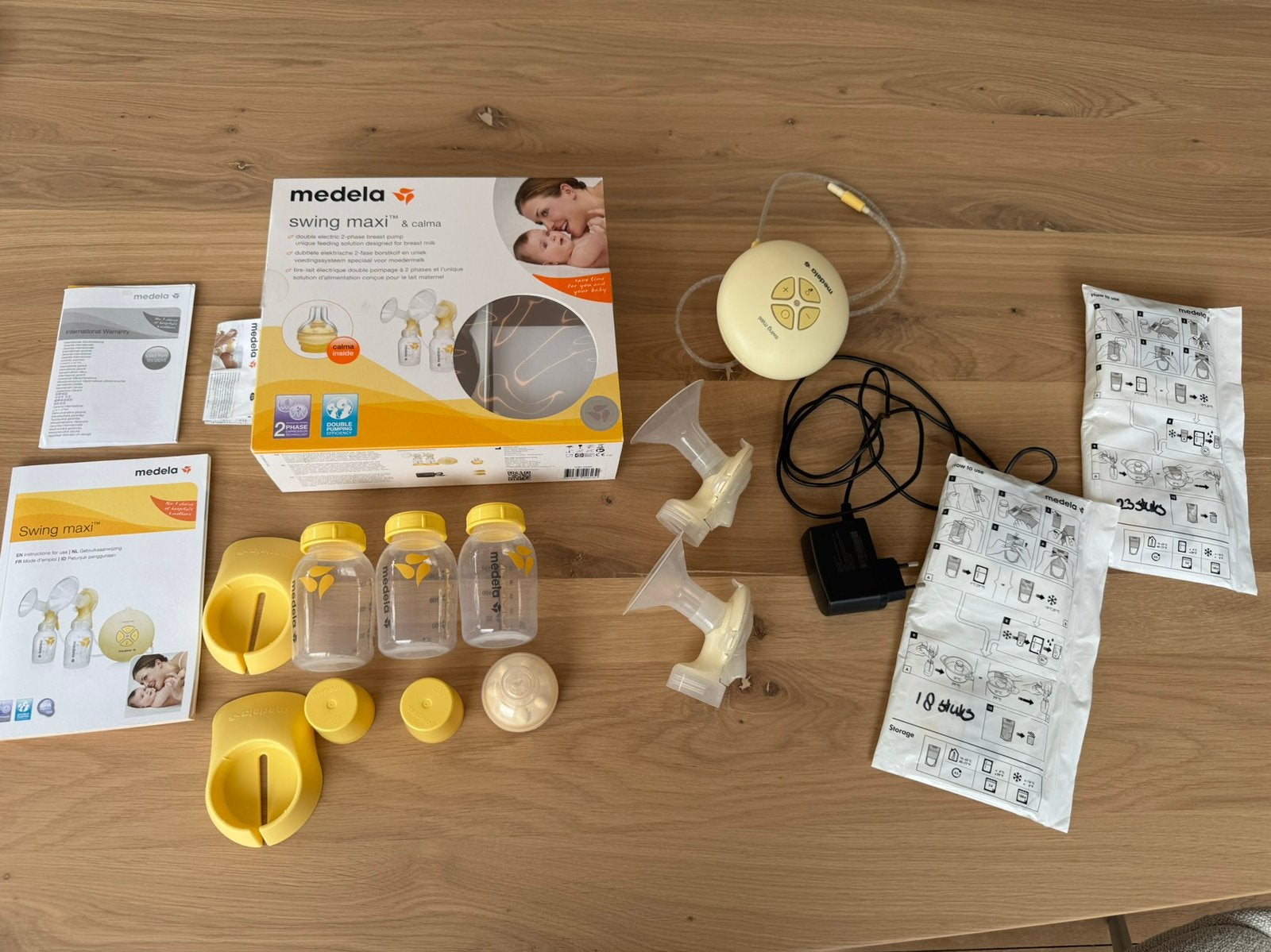 Medela swing maxi borstkolf  + 41 bewaarzakjes, Ophalen of Verzenden, Zo goed als nieuw, Borstkolf