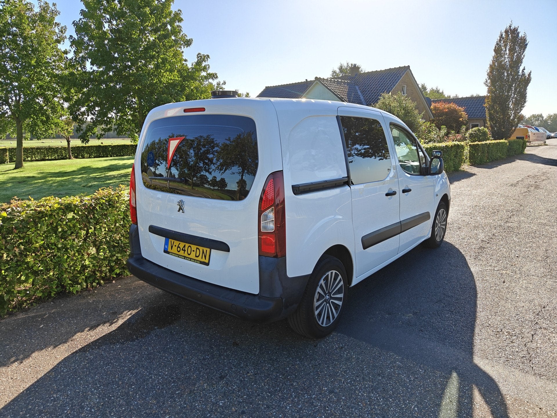 Peugeot Partner 120 1.6 BlueHDi 100 L1 Première AIRCO/NAVI, Voorwielaandrijving, 4 cilinders, Origineel Nederlands, Bedrijf