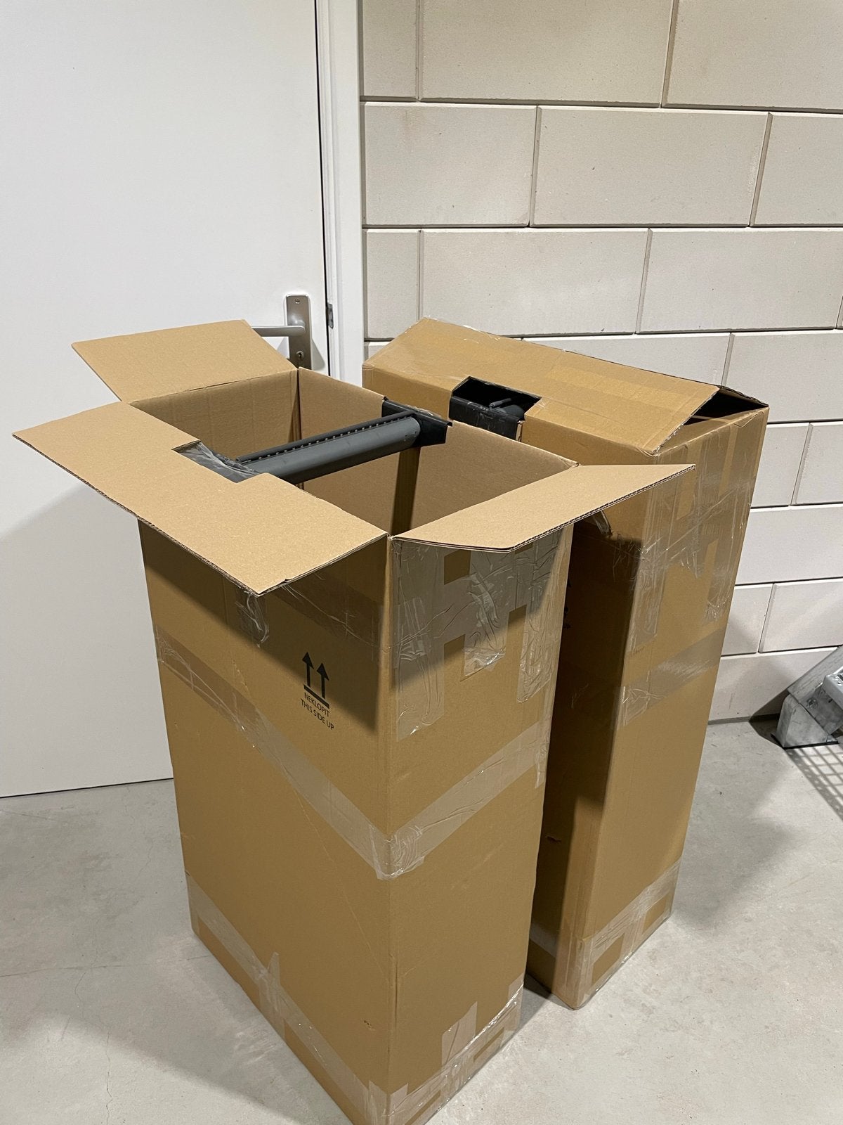 Garderobedoos Verhuisdoos Kleding 55x30x102cm met hangstang, Doe-het-zelf en Verbouw, Kratten en Dozen, Ophalen, Opvouwbaar, 50 tot 75 cm