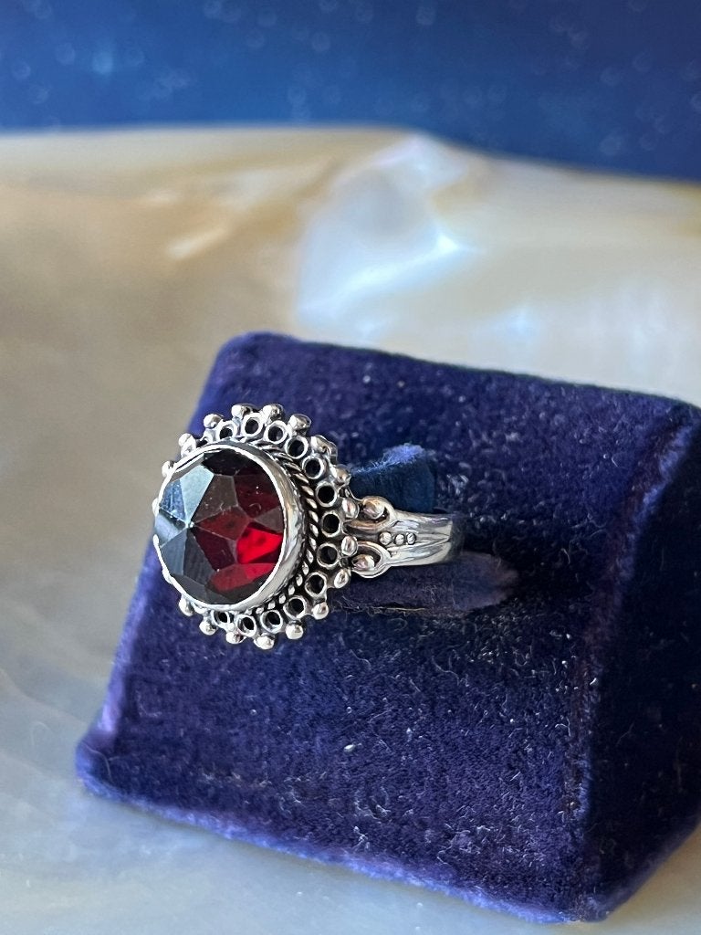 Oude zilveren ring met granaat, Ophalen of Verzenden, Zilver, Ring, Met edelsteen