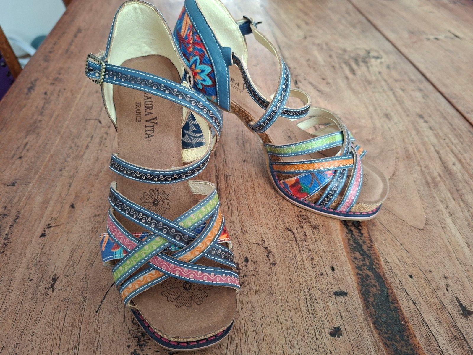 Laura Vita Sandalen Blauw/Multicolor Maat 36, Kleding | Dames, Schoenen, Blauw, Gedragen, Laura Vita, Sandalen of Muiltjes