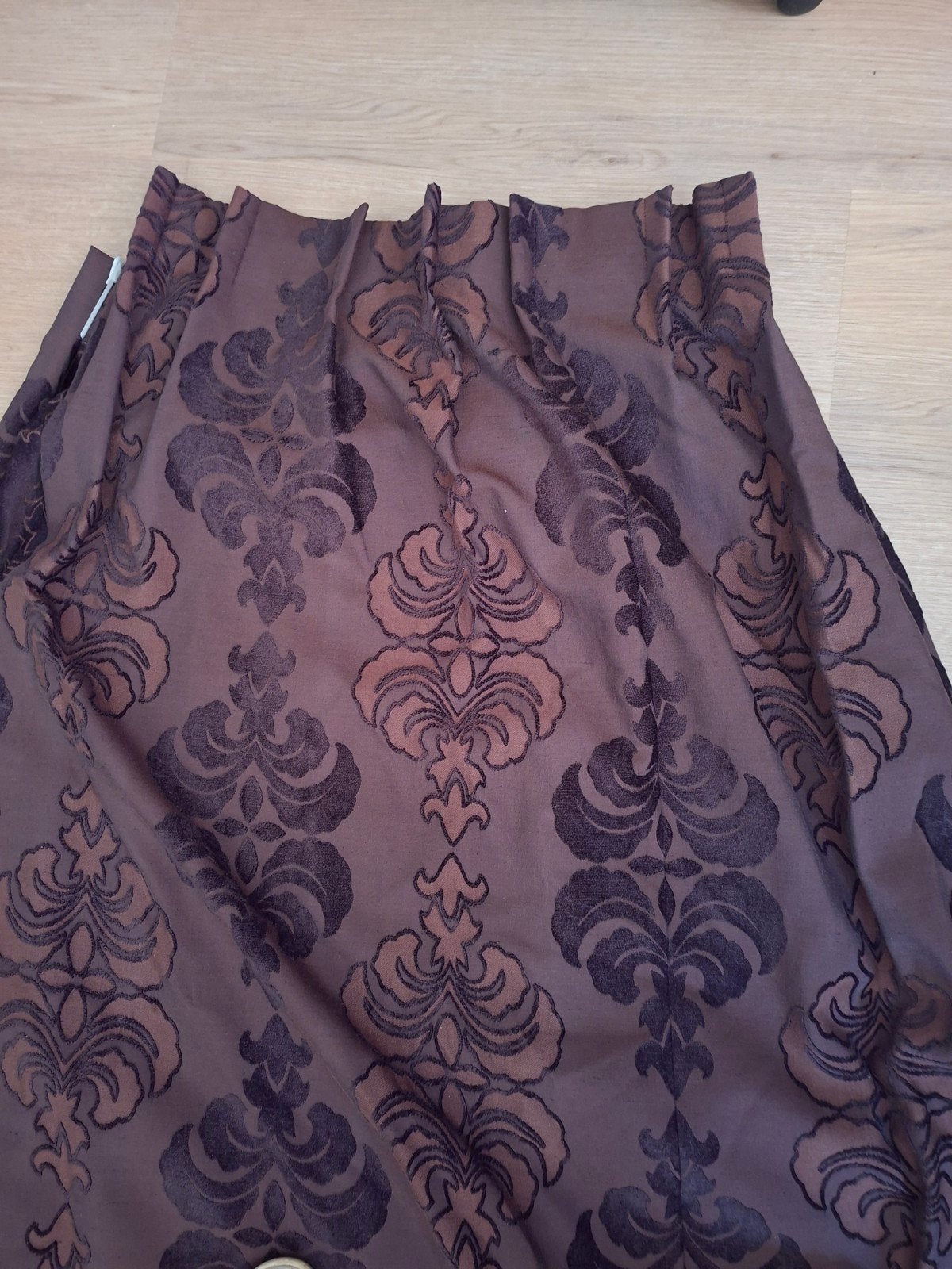 donkerbruine overgordijnen met klassiek motieg, Ophalen, Bruin, 255 cm, 117 cm