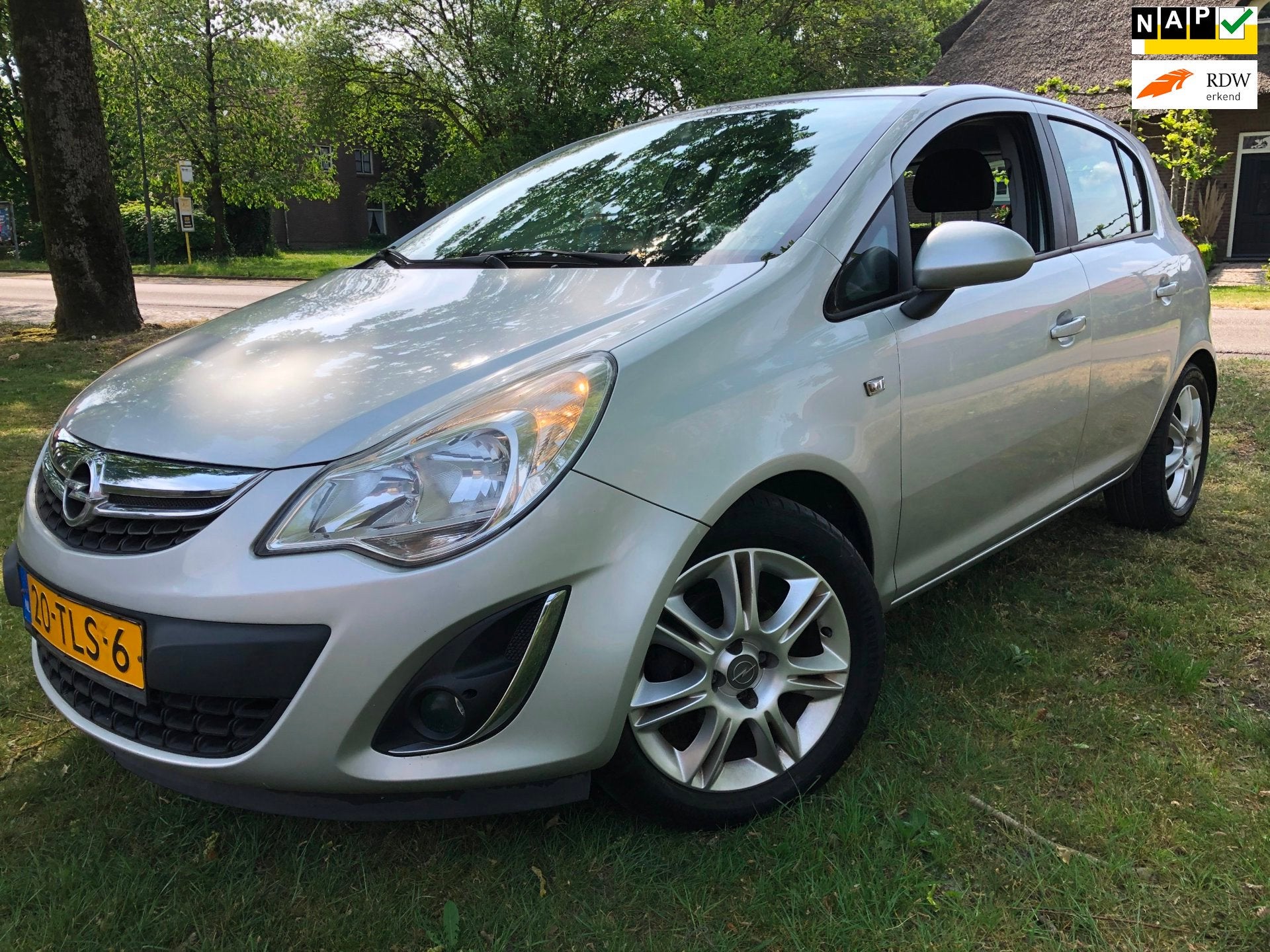 Opel Corsa 1.2-16V Edition ORG NL/ 5DRS/ APK 28-4-2027, Voorwielaandrijving, Euro 5, Gebruikt, Zwart