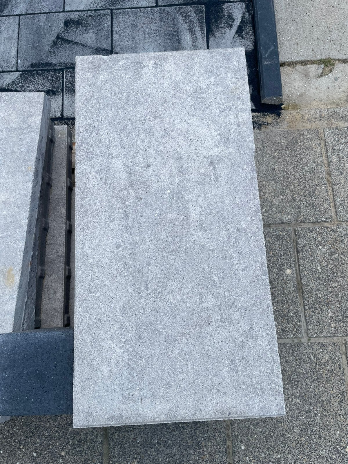 Gratis 12 stuks van 60x30cm en 8 stuks 60x20cm, Ophalen, Nieuw, Beton, Overige typen