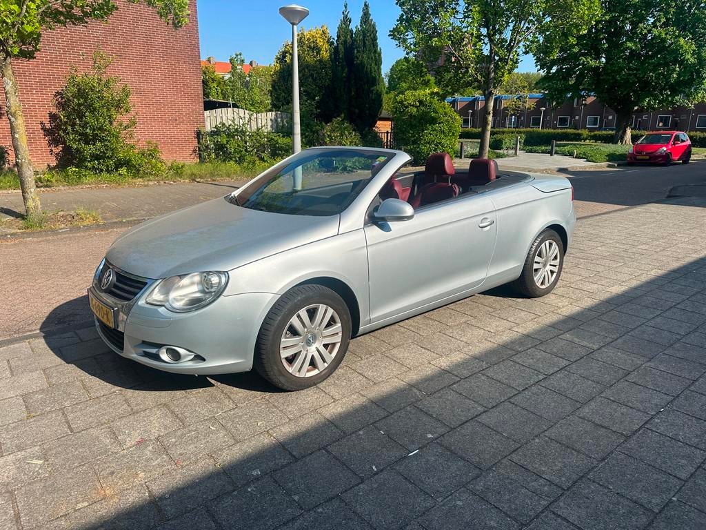 Volkswagen Eos 1.6-16v FSI 85kw Cherry Red Leather, Auto's, Gebruikt, 4 cilinders, Cabriolet, 4 stoelen