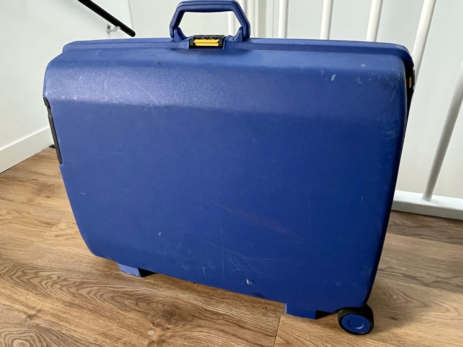 Stevige blauwe Samsonite koffer met wieltjes en cijferslot, Ophalen, Gebruikt, Hard kunststof, Slot
