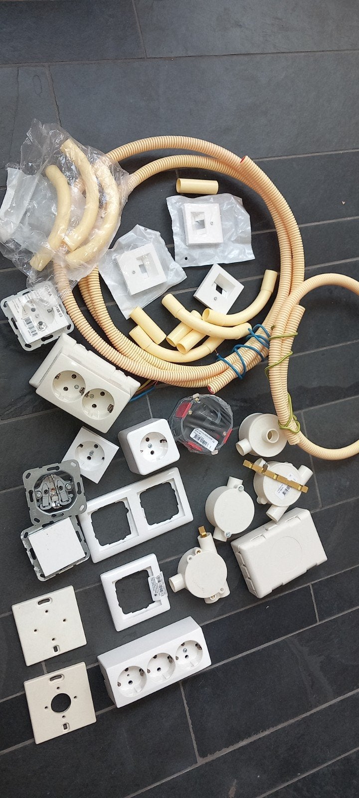 Elektra restanten partij stopcontacten schakelaars flexbuis, Doe-het-zelf en Verbouw, Ophalen of Verzenden, Nieuw, Berker, Stopcontact