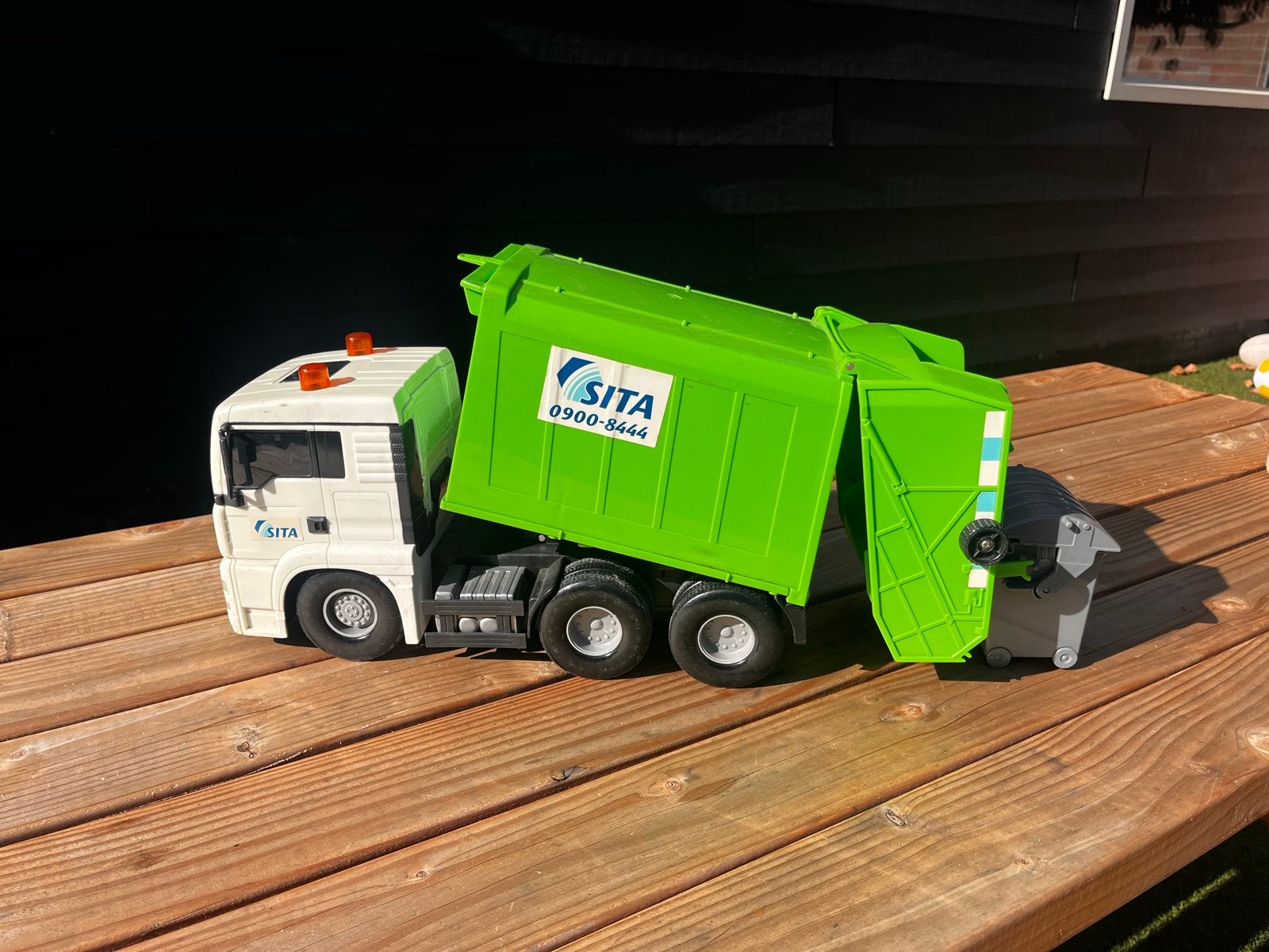 Speelgoed vuilniswagen met container - SITA, Ophalen, Gebruikt