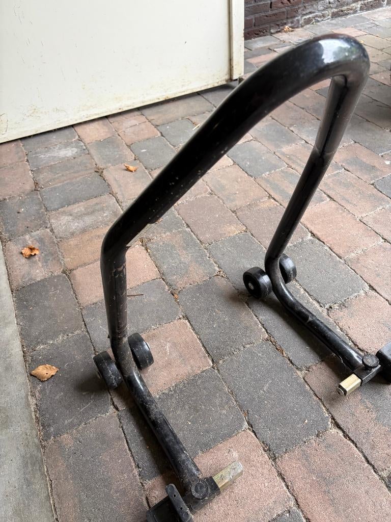 Motorstandaard / motorbok, Ophalen