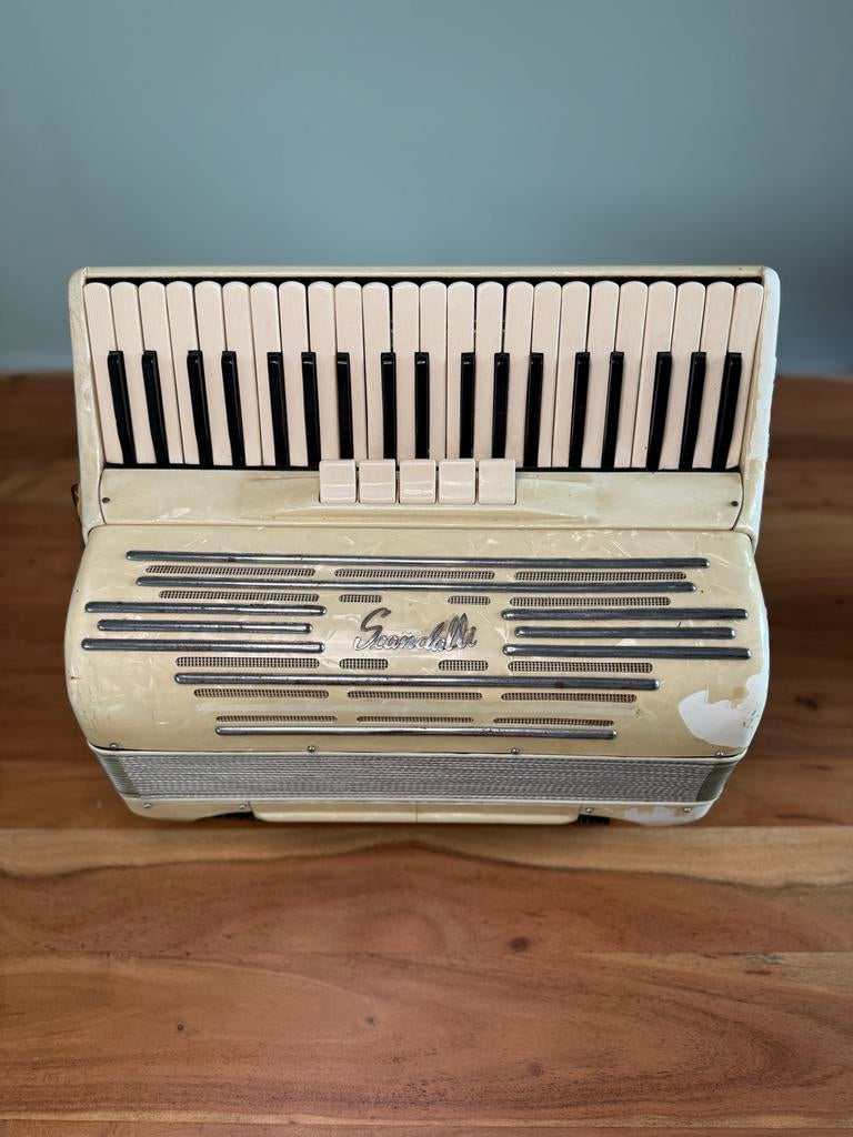 Scandalli Accordeon - Klassiek en Mooi!, Muziek en Instrumenten, Accordeons, Gebruikt, Met riemen, Overige formaten, Scandalli
