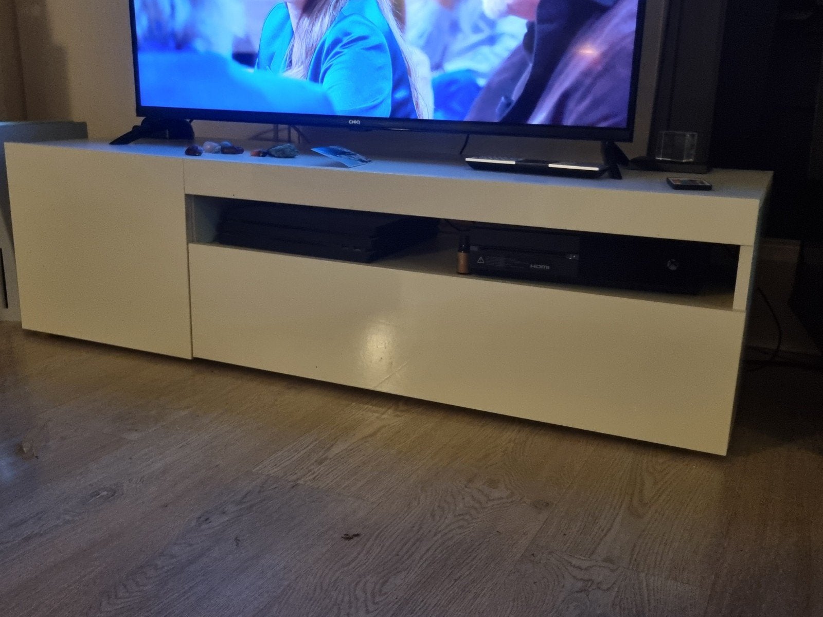 Witte TV-meubel met opbergruimte, Ophalen, Overige materialen, Gebruikt, 100 tot 150 cm