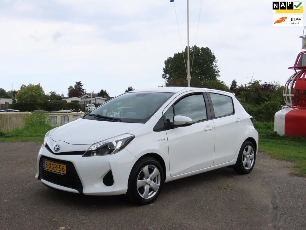 Toyota Yaris 1.5 Full Hybrid Aspiration *2e EIG *Camera *Cru, Euro 5, Gebruikt, Zwart, 4 cilinders