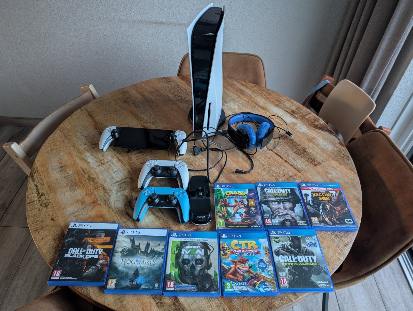 PlayStation 5 Compleet Pakket | Disc Edition + Accessoires, Spelcomputers en Games, Games | Sony PlayStation 5, Zo goed als nieuw