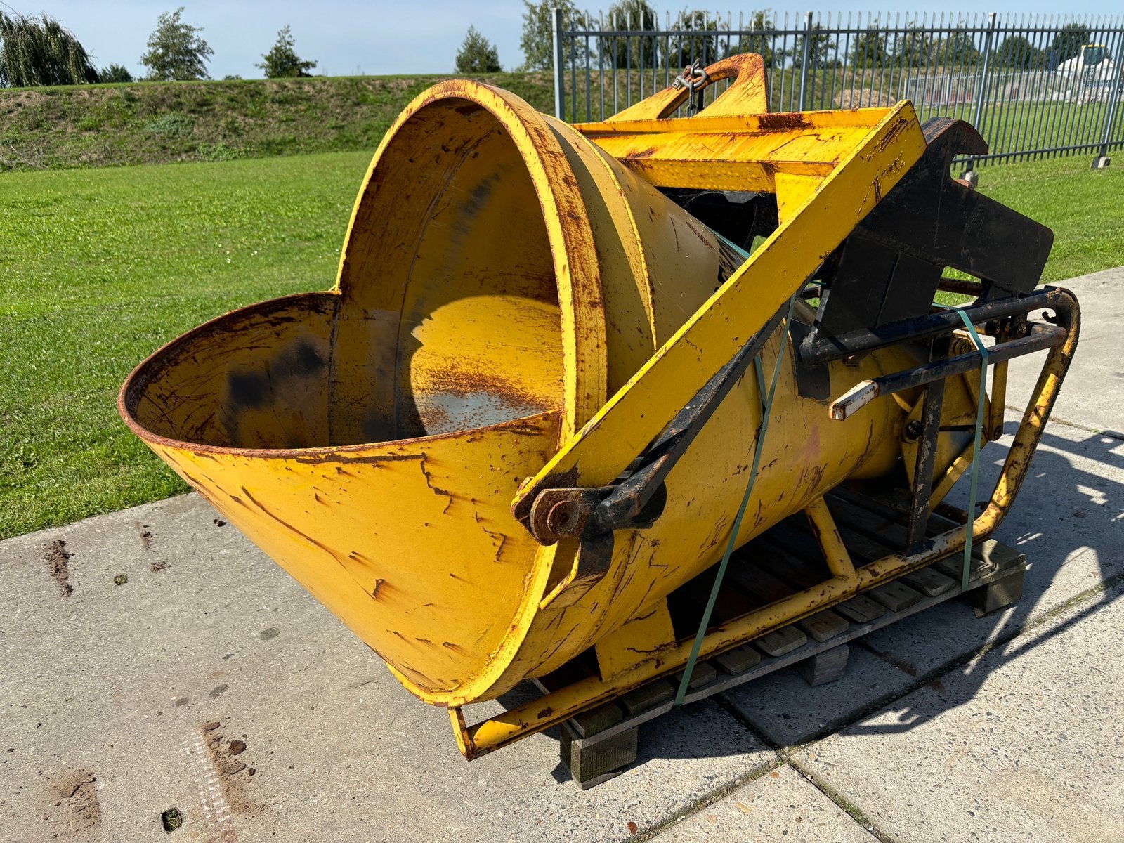 Betonkubel 400L met Merlo aansluting, Ophalen, Gebruikt