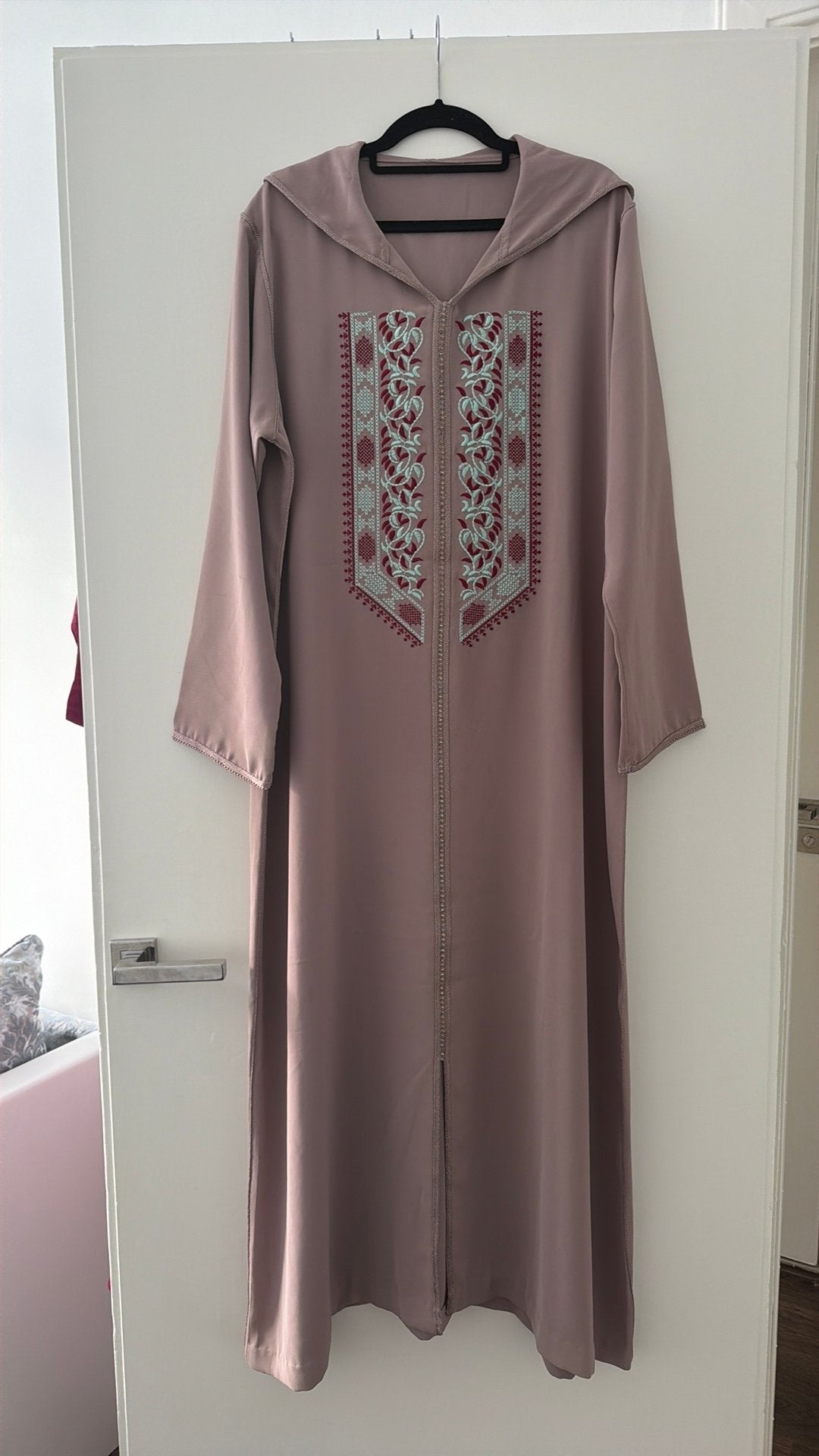 ZGAN paar uur gedragen jelaba Taupe maat M/L, Ophalen of Verzenden, Zo goed als nieuw, Overige kleuren, Jurk