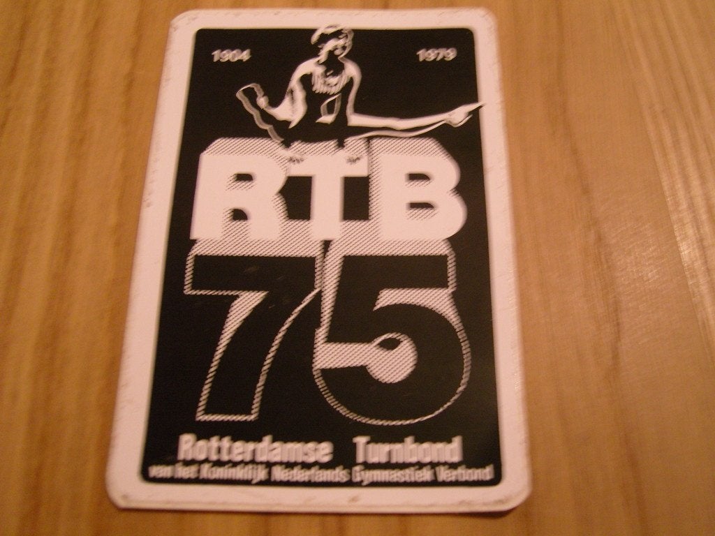 sticker RTB 75 jaar rotterdamse turnbond 1904 - 1979 *, Ophalen, Zo goed als nieuw