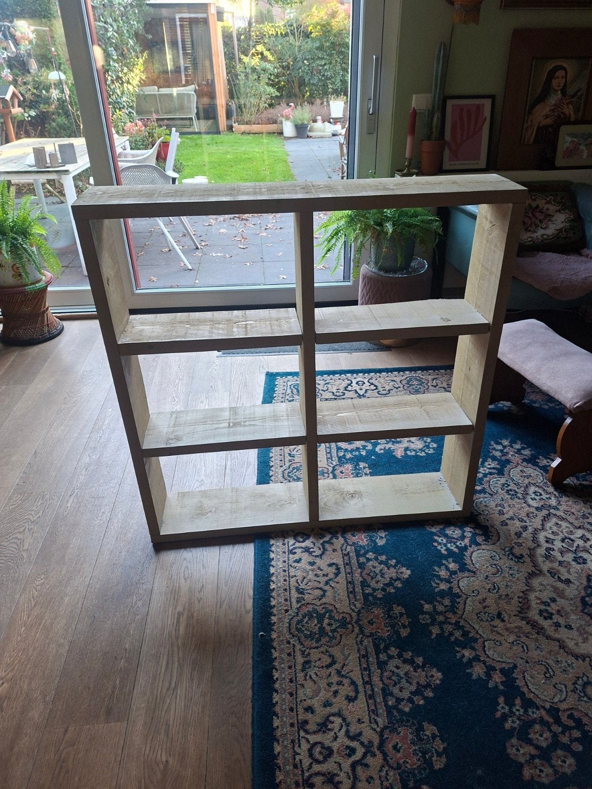gratis Houten vakkenkast / boekenkast, Ophalen, Met plank(en), Gebruikt, 100 tot 150 cm