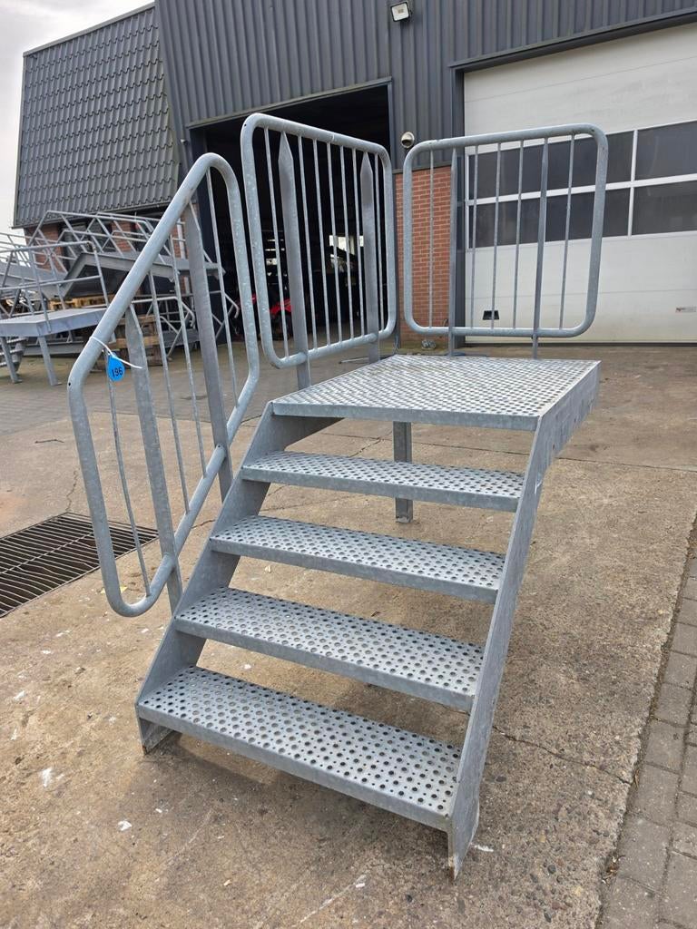Stalen bordestrap gegalv hoog 0,95mtr nob196, Ophalen, 2 tot 4 meter
