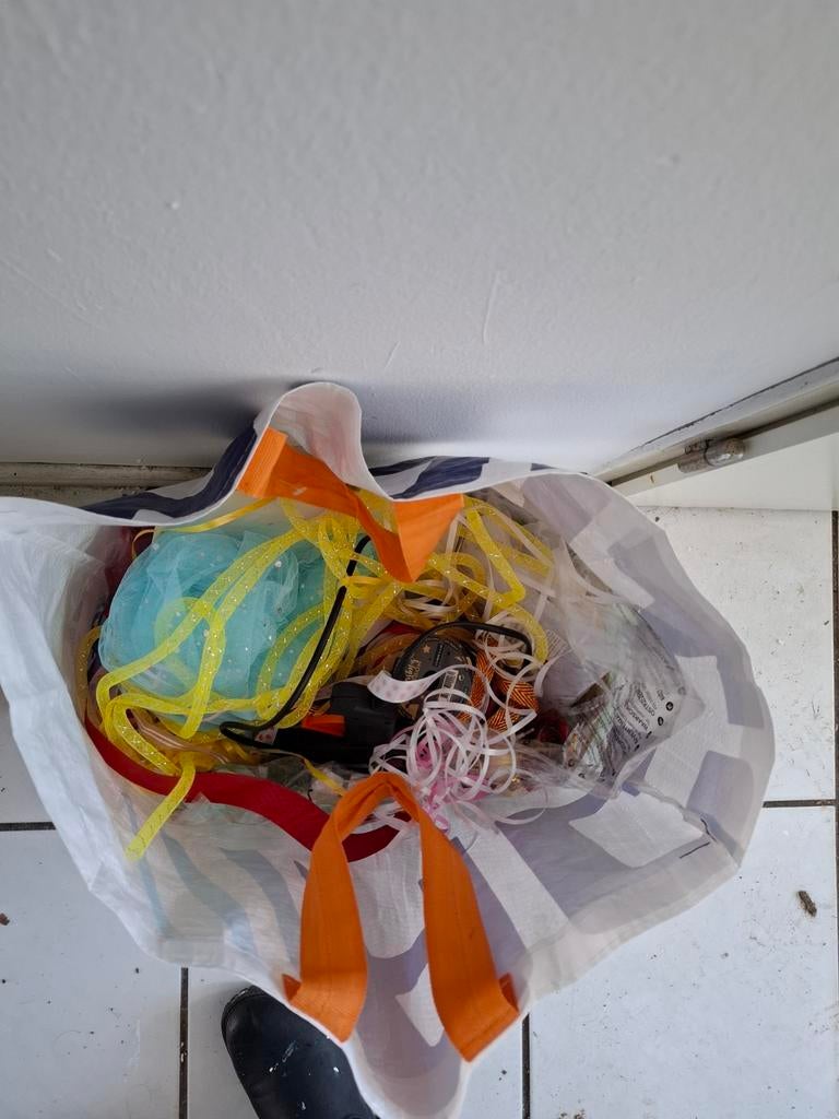 Bigshopper met diverse linten, Ophalen