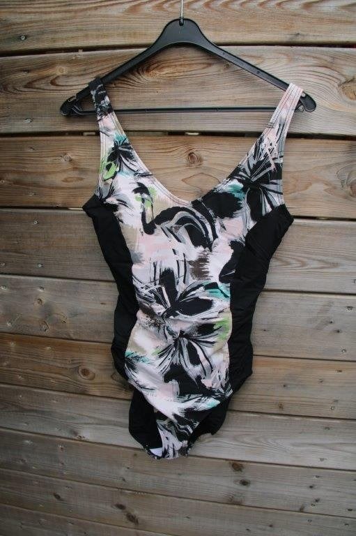 Badpak zwart/ wit/zalm mt 40 B-Cup Vaste prijs, Kleding | Dames, Badmode en Zwemkleding, Ophalen of Verzenden, Zo goed als nieuw