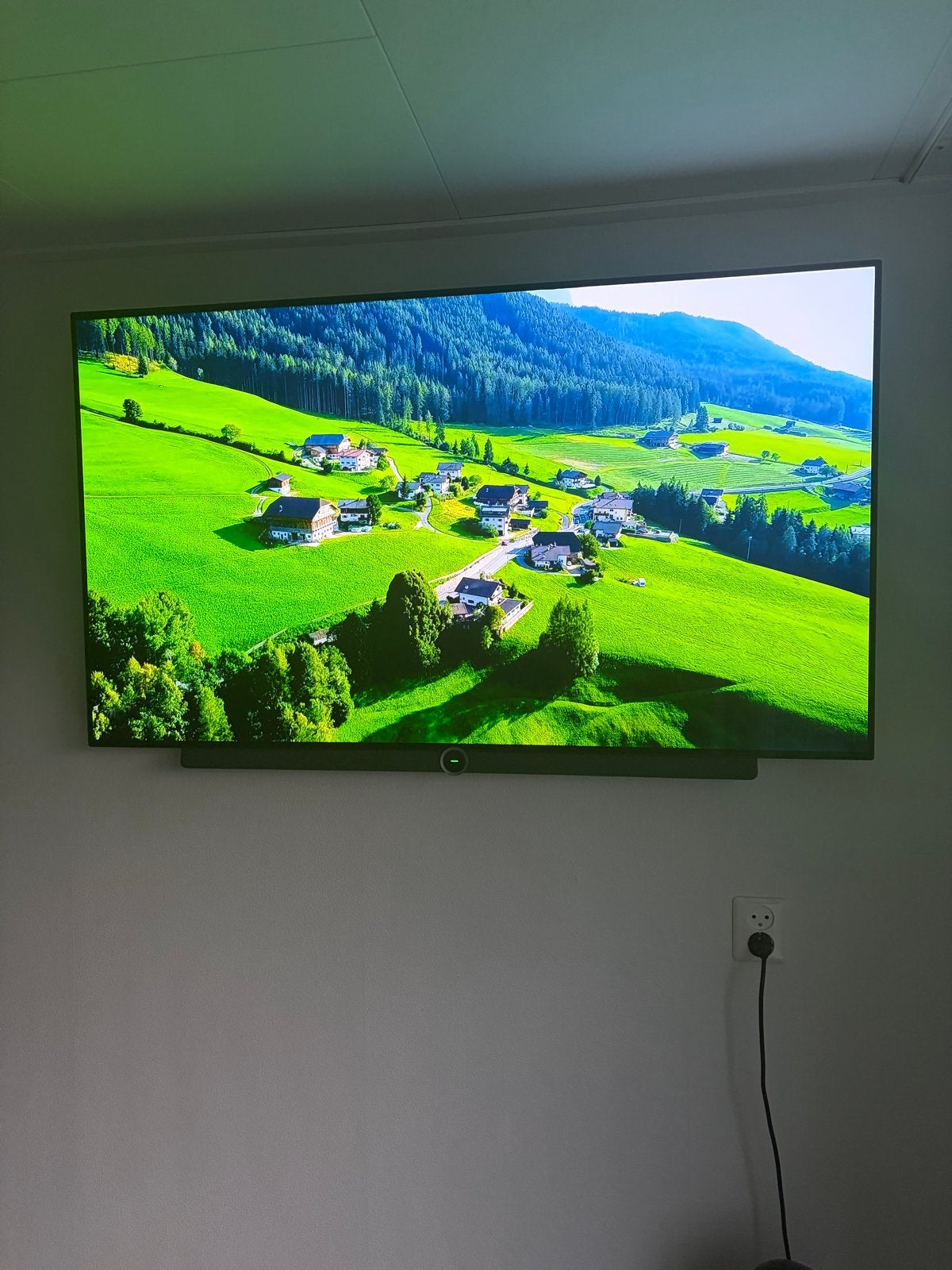 Loewe bild 3.55 OLED 4K TV 55 inch met soundbar en voet