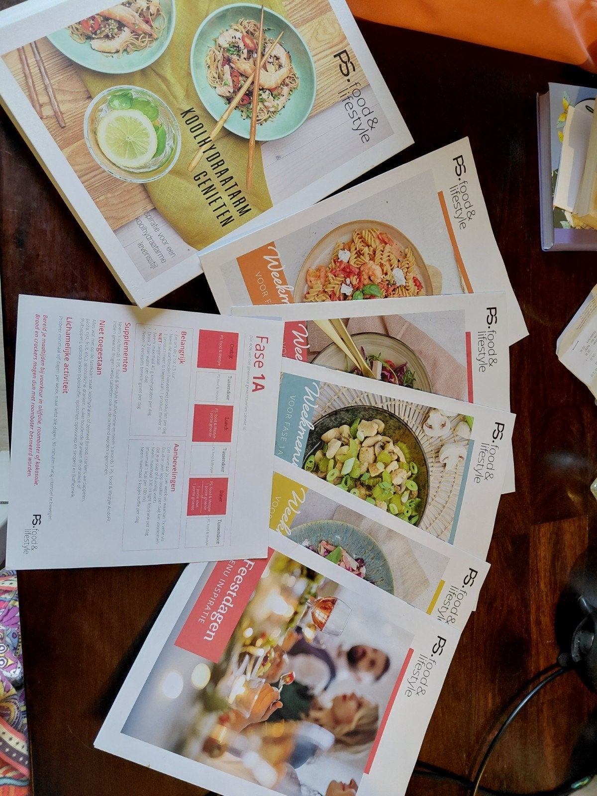 Ps. Food & Lifestyle Koolhydraatarm genieten, Ophalen of Verzenden, Zo goed als nieuw