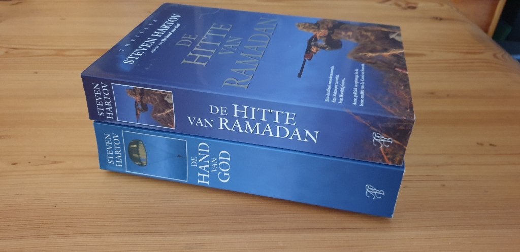 2 Thrillers van Steven Hartov., Ophalen of Verzenden, Zo goed als nieuw