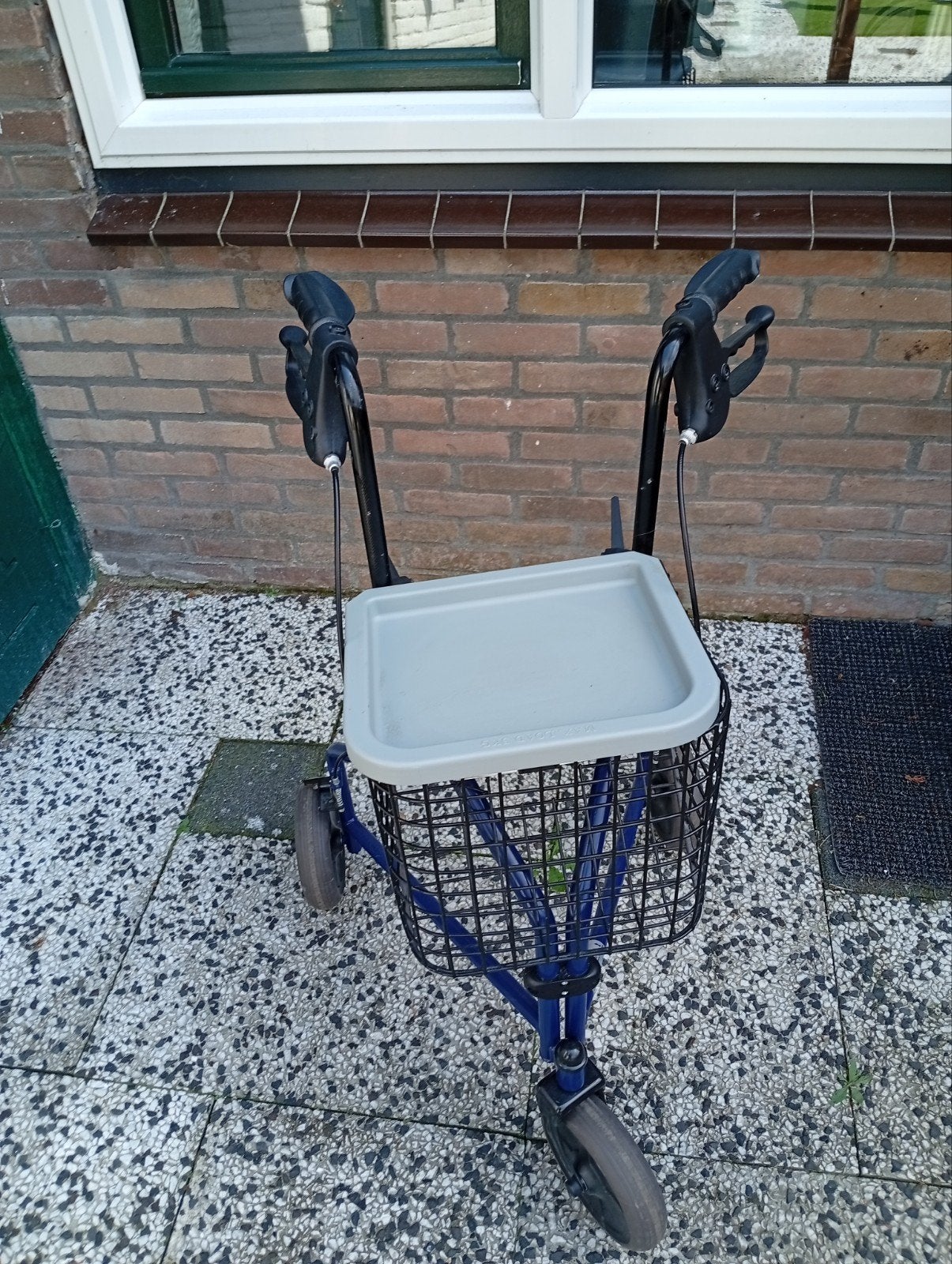 Licht gewicht rollator geheel opvouwbaar, Ophalen, Opvouwbaar, Zo goed als nieuw