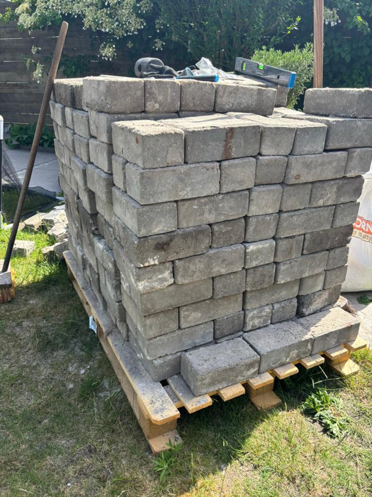 Betonstraatstenen pallet / stenen / tegels - GRATIS, Ophalen, Gebruikt, 5 tot 10 m², Beton