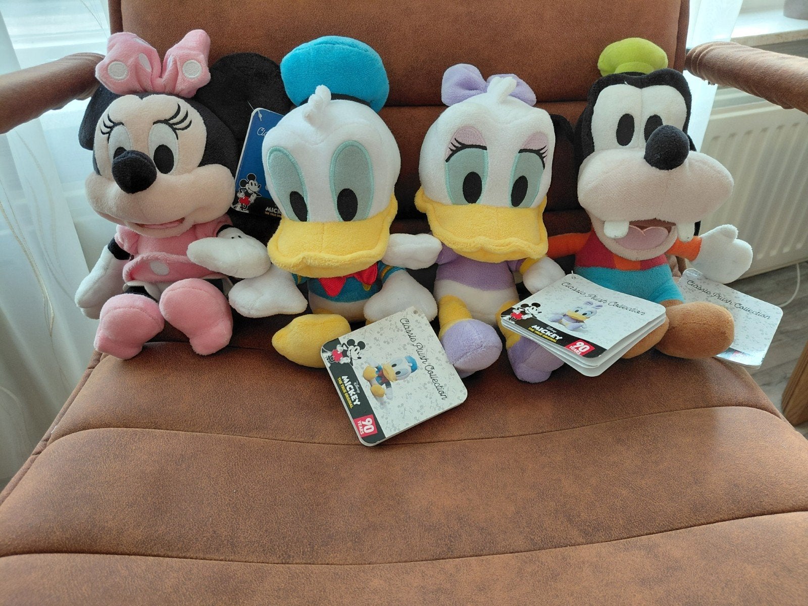 NIEUW! Disney Clasic Plusch Coll.  Katrien, Donald ea. 90 jr, Ophalen of Verzenden, Overige figuren, Nieuw, Knuffel