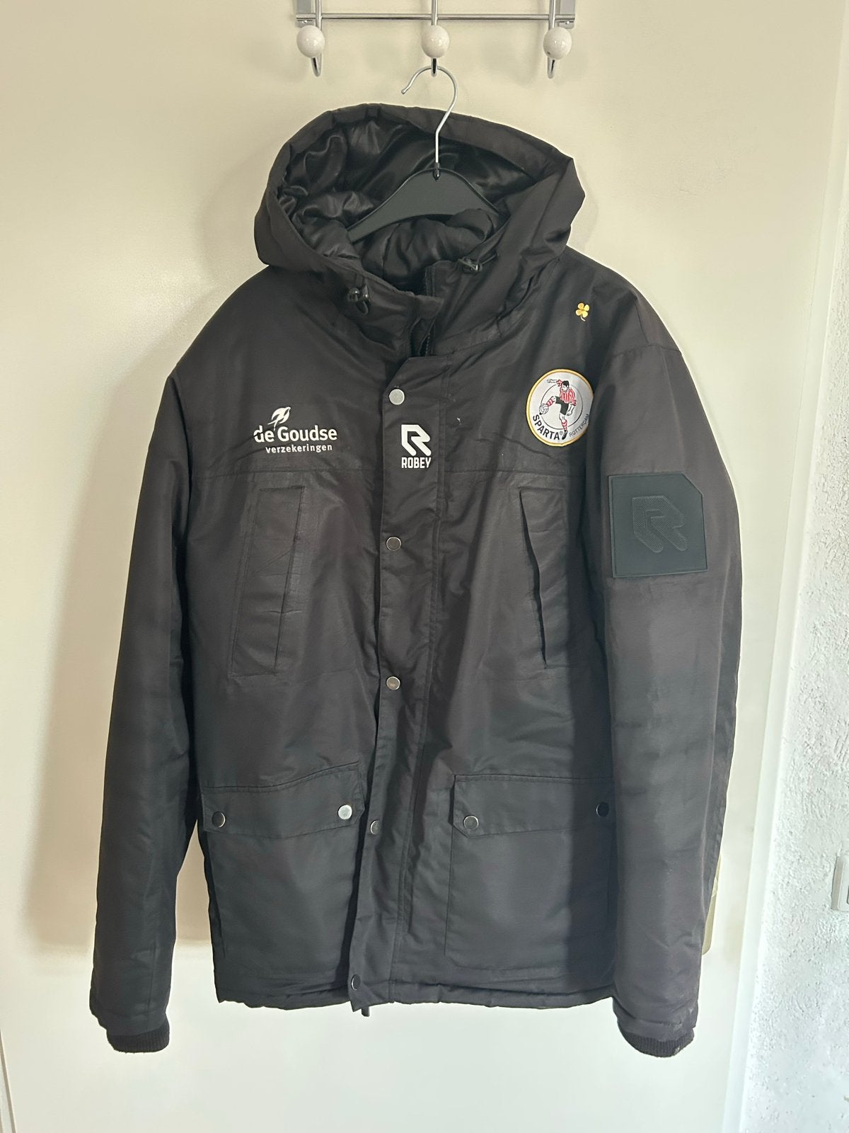 Robey Sparta Rotterdam Winterjas Maat L, Kleding | Heren, Verzenden, Gedragen, Maat 52/54 (L), Zwart