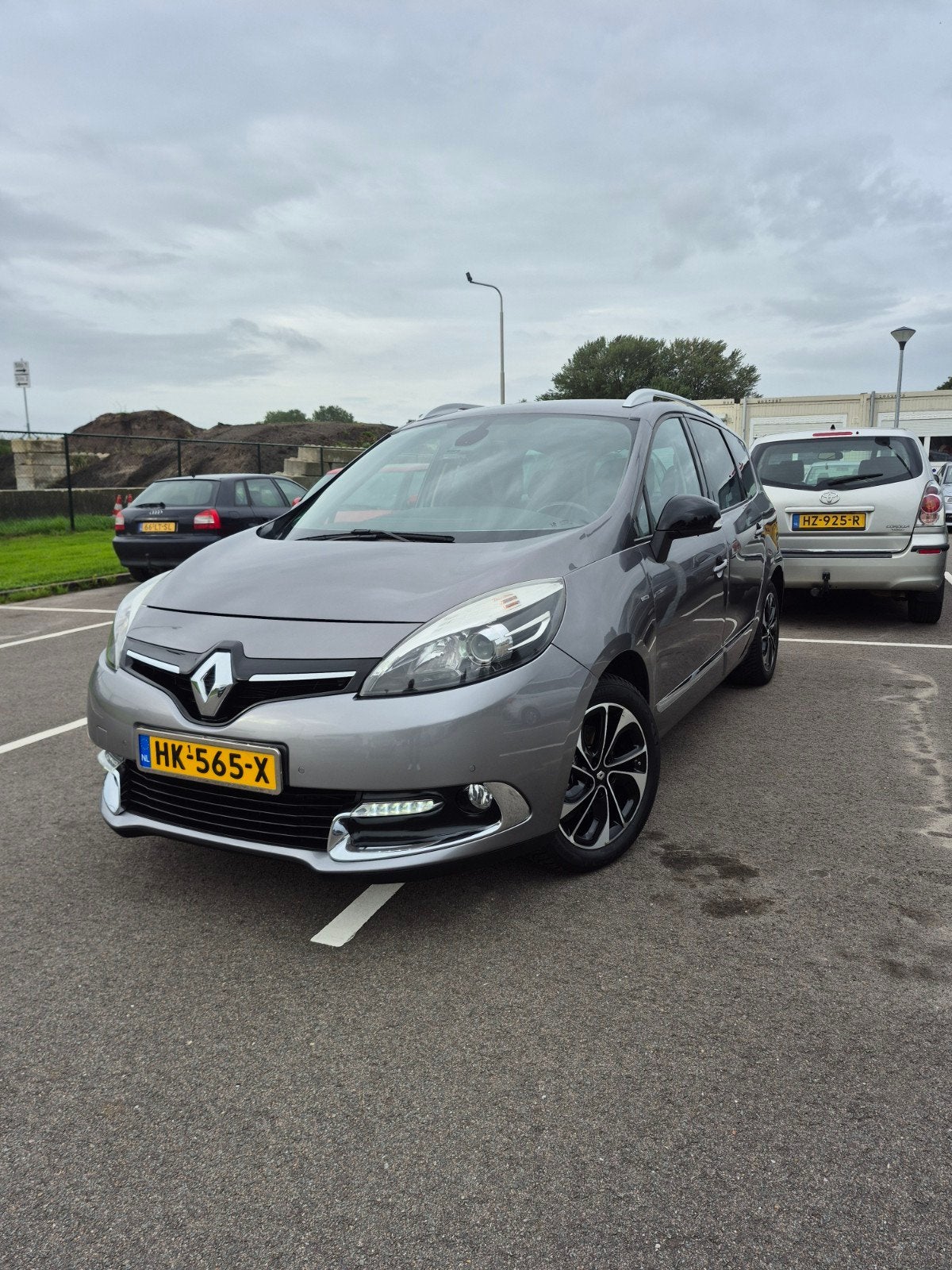 Renault Grand Scenic 1.2 TCE 97KW 7P 2015 Grijs, Auto's, Voorwielaandrijving, Zwart, 4 cilinders, 7 stoelen