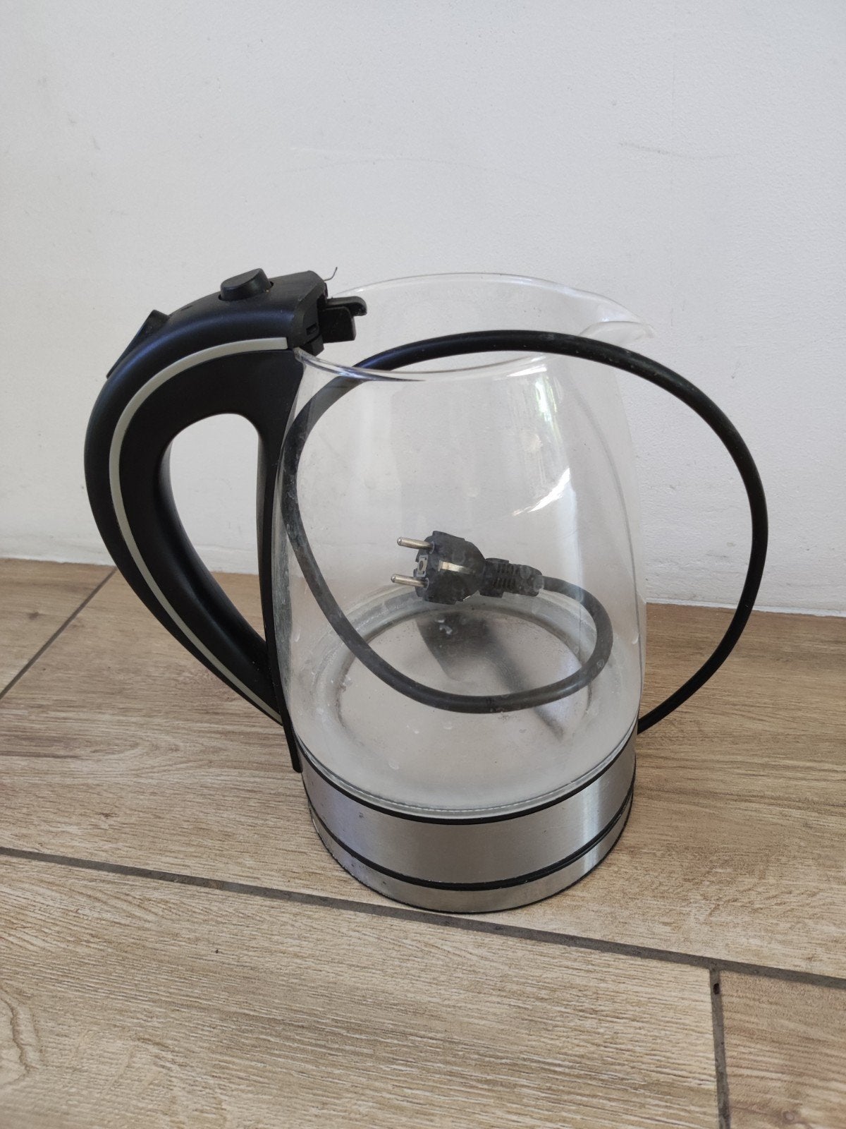 Gratis waterkoker (zonder deksel), 1 tot 2 liter, Ophalen, Gebruikt, Draadloos