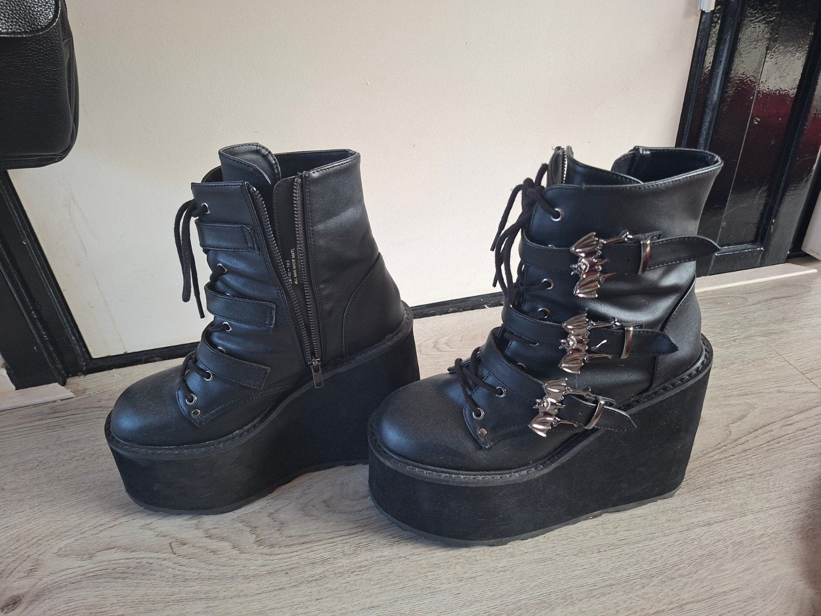 demonia boots met sleehakken maat 40, Zwart, Lage of Enkellaarzen, Ophalen of Verzenden, Zo goed als nieuw