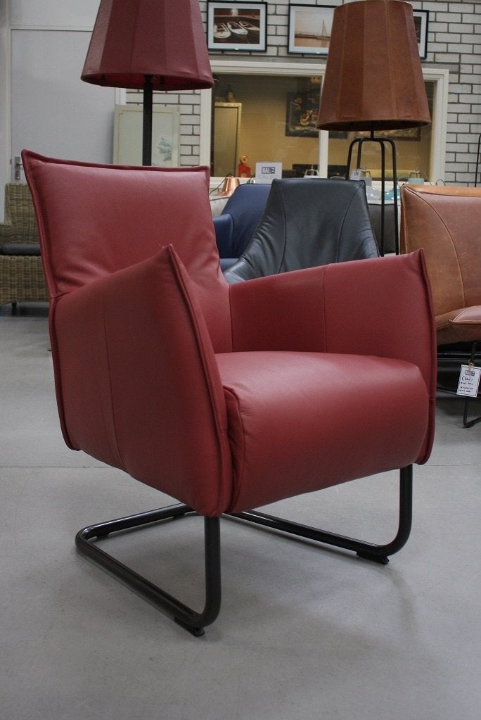 Luxe fauteuil ARON Jess Design leer sledestoel donkerrood, Huis en Inrichting, Ophalen, 75 tot 100 cm, Zo goed als nieuw, Leer