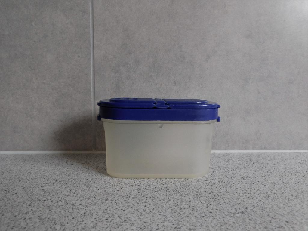 Tupperware Kruiden Ovaal 125 ml. 1843 Blauw, Ophalen of Verzenden, Gebruikt, Blauw, Bus of Trommel