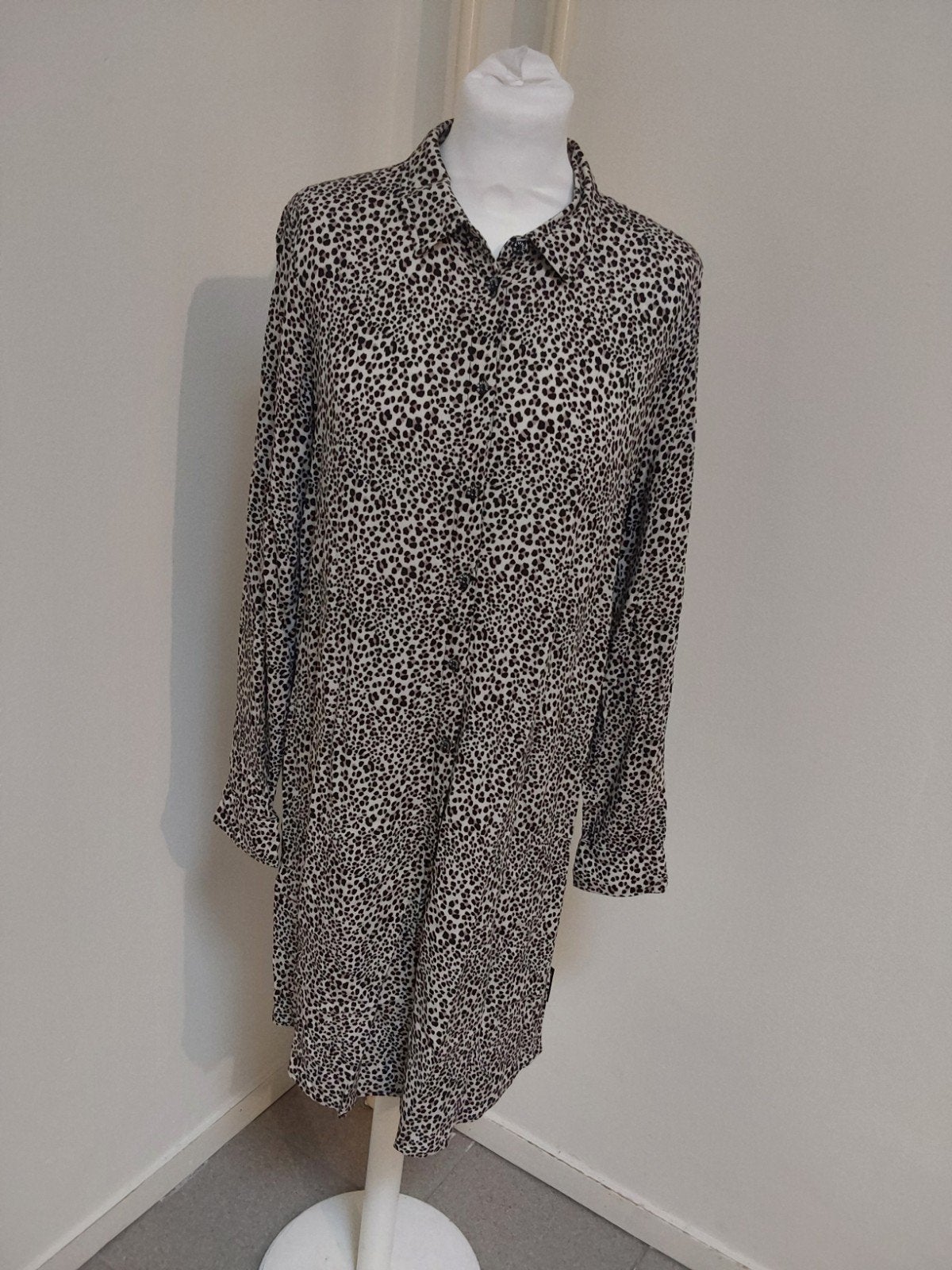 Prachtige lange blouse van Je M'Appelle maat M, Kleding | Dames, Blouses en Tunieken, Je m’appelle, Verzenden, Zo goed als nieuw