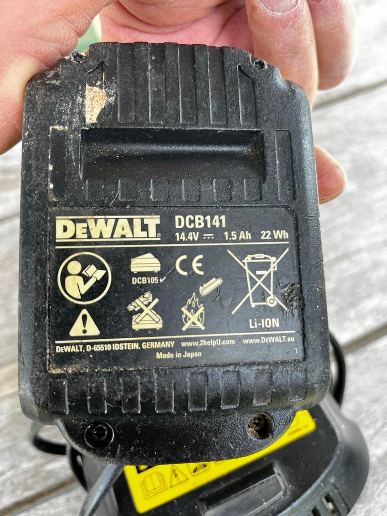DeWalt DCB141 Accu en DCB105 Oplader Set, Ophalen, Gebruikt