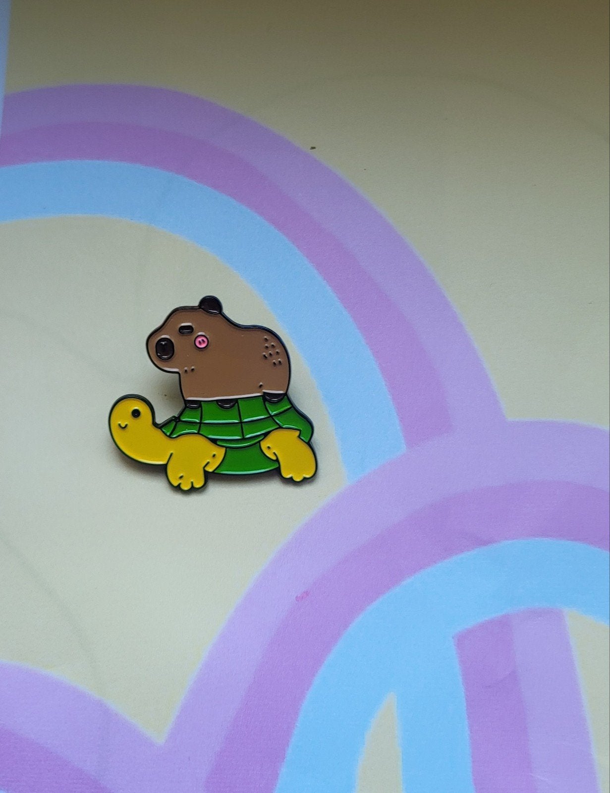 Leuke Broche Pin: Capybara op Schildpad, Overige materialen, Minder dan 4 cm, Nieuw, Ophalen of Verzenden
