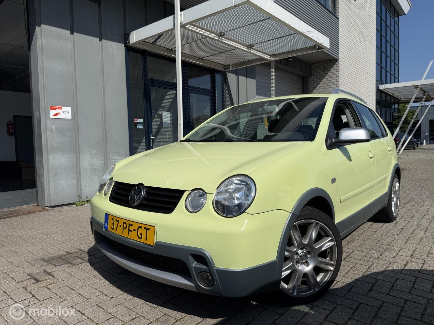 Volkswagen Polo 1.4-16V FUN nw apk nw allseason bandeb, Auto's, Volkswagen, Voorwielaandrijving, Gebruikt, 4 cilinders, 1081 kg