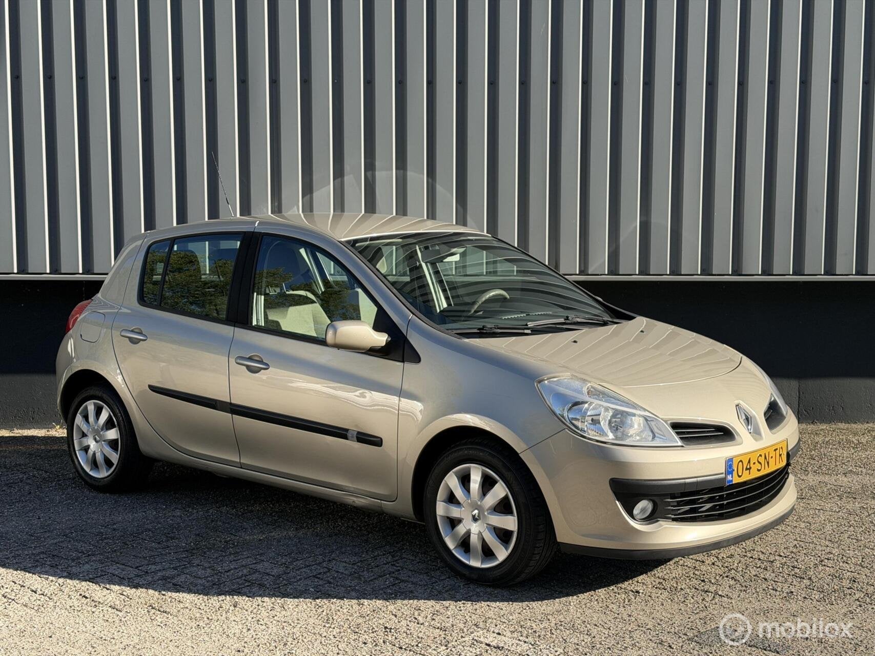 Renault Clio 1.6-16V Dynamique Luxe automaat, Auto's, 535 kg, Gebruikt, 4 cilinders, 1165 kg