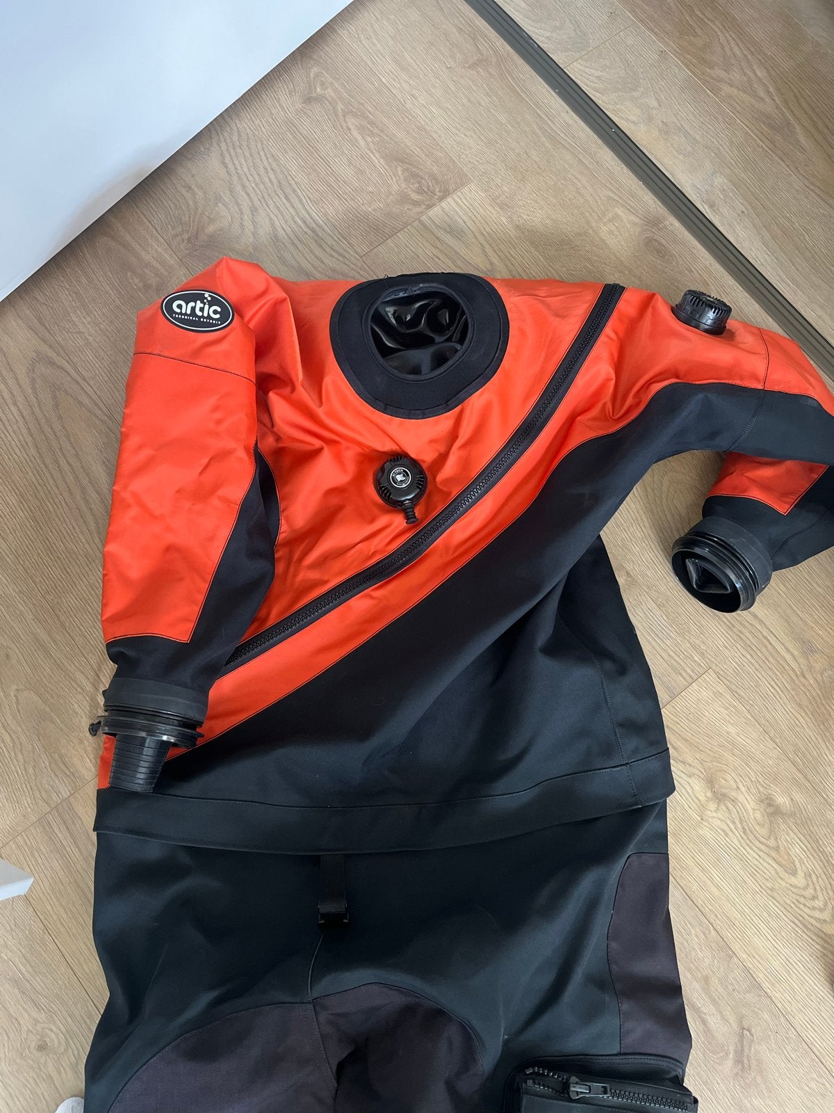 Artic 450 EX droogpak met accessoires - Slechts 10 duiken!, Ophalen, Zo goed als nieuw, Duikpak