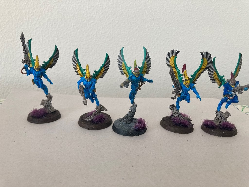 Swooping hawks, Met verf, Gebruikt, Verzenden, Figuurtje(s)