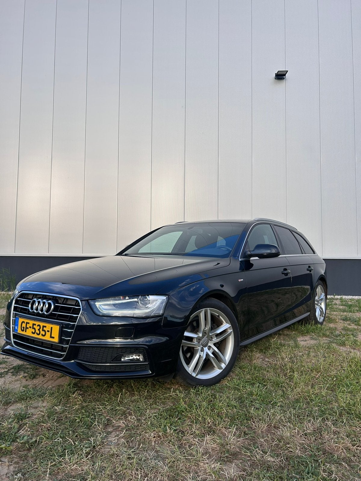 Audi A4 S-line 1.8 Tfsi Avant 170PK 2015, Auto's, 4 cilinders, 1505 kg, Zwart, Origineel Nederlands