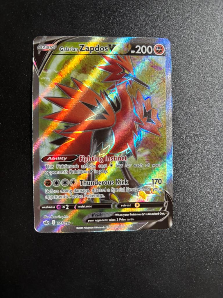 Galarian Zapdos V (CRE 173), Hobby en Vrije tijd, Verzamelkaartspellen | Pokémon, Ophalen of Verzenden, Zo goed als nieuw